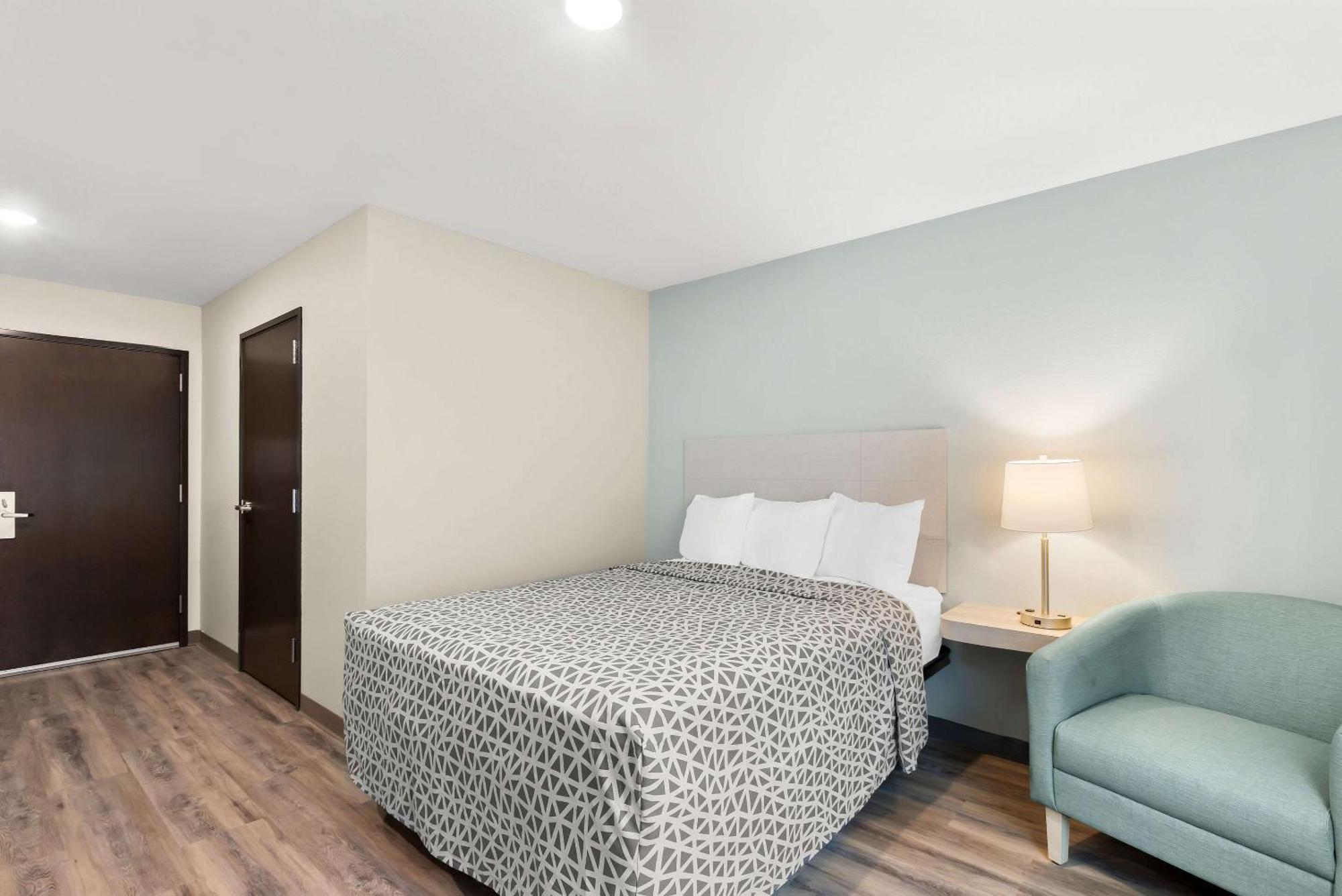 Woodspring Suites Savannah West Chatham Parkway Kültér fotó